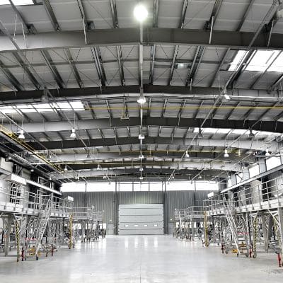 Instalación de Aislathermic en techo de chapa de una nave industrial