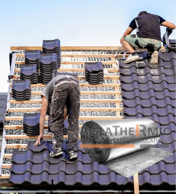 Instalación de aislante térmico Aislathermic bajo techo de chapa